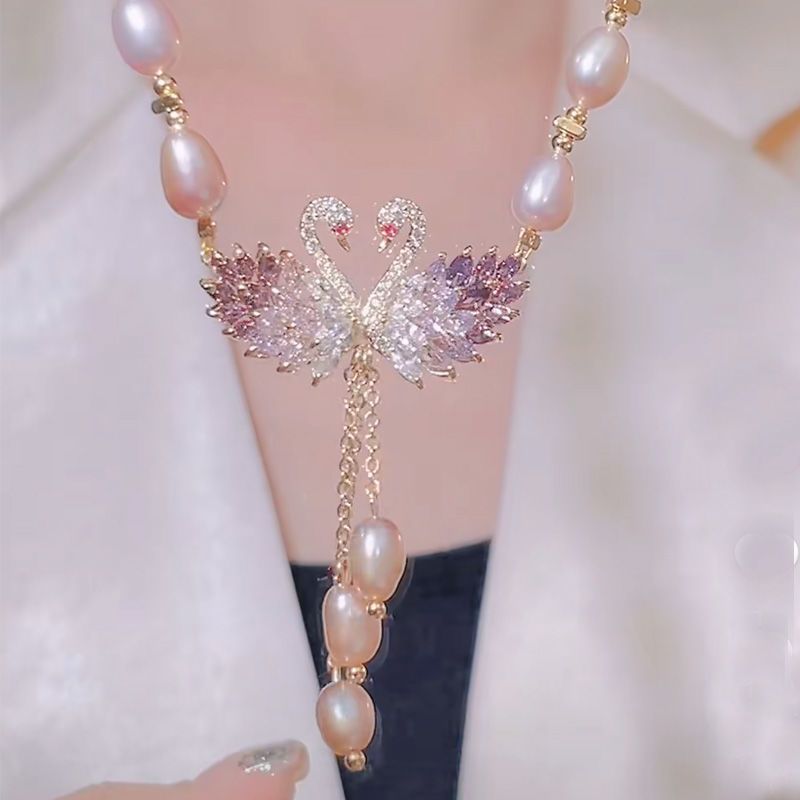 SWAN NECKLACE