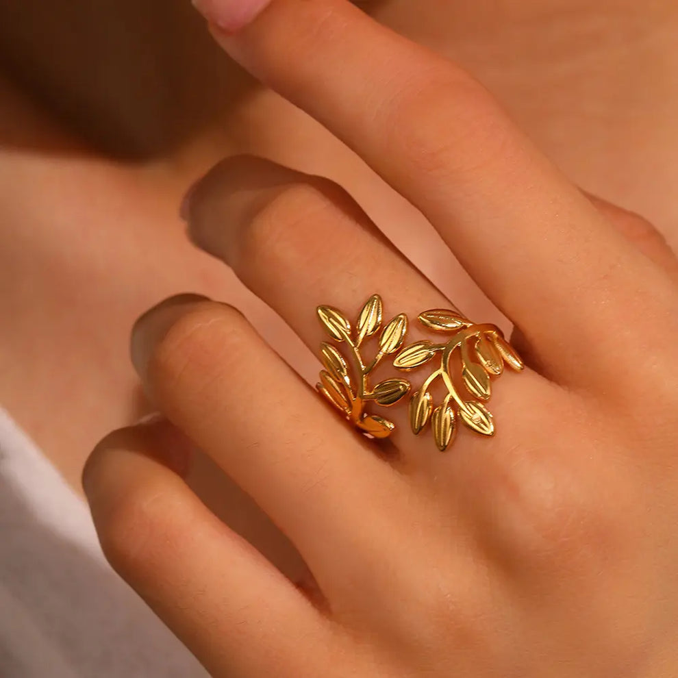 Leafy Laurel Ring
