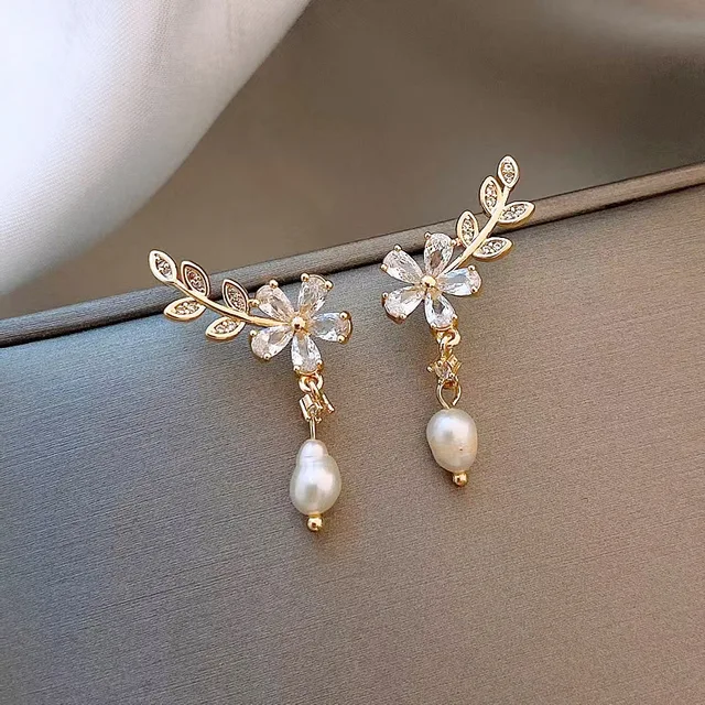 PEARL ARC EARRINGS