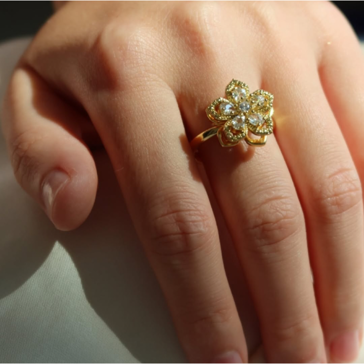 Petal Spin Ring