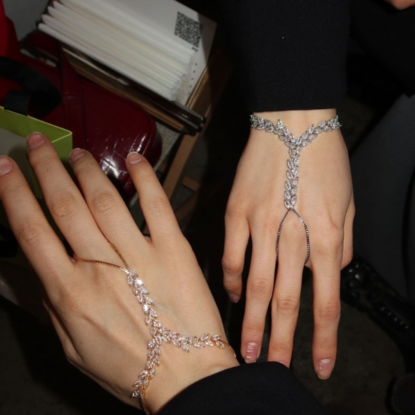 Elara Handlace