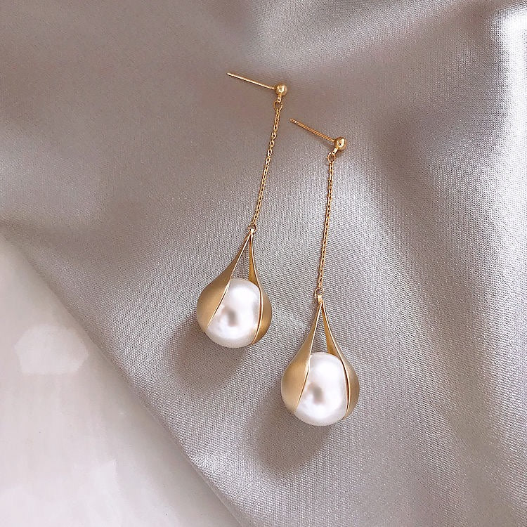 DROP DANGEL EARRINGS