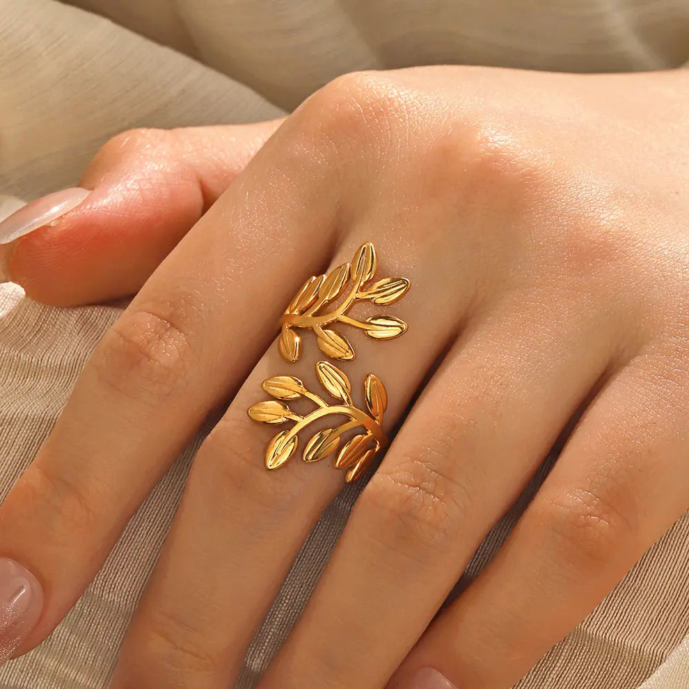 Leafy Laurel Ring