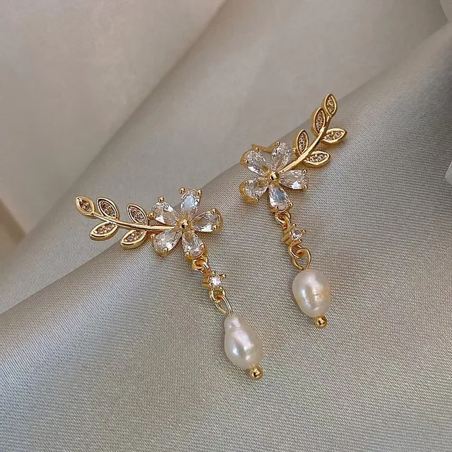 PEARL ARC EARRINGS