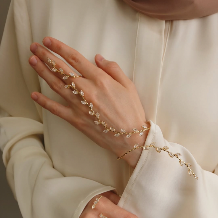 Dewdrop Grace Hand Cuff